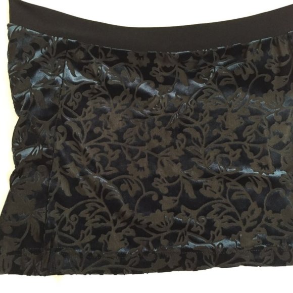 Suzanne's Halter Top - Picture 7 of 7